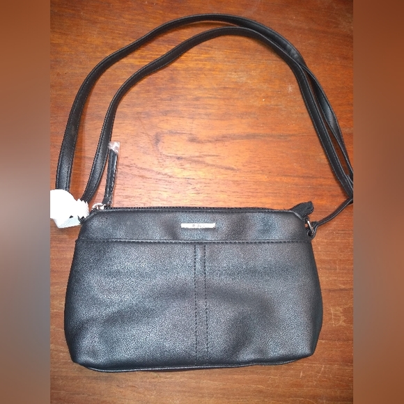 Roots Handbags - NWOT Roots Black Mini Crossbody Purse